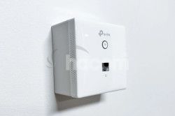 TP-LINK driak s kblovou krytkou pre EAP115/250/650-Wall a TAPO S210/S220 na stenu, biely D-EAPWALL2-C
